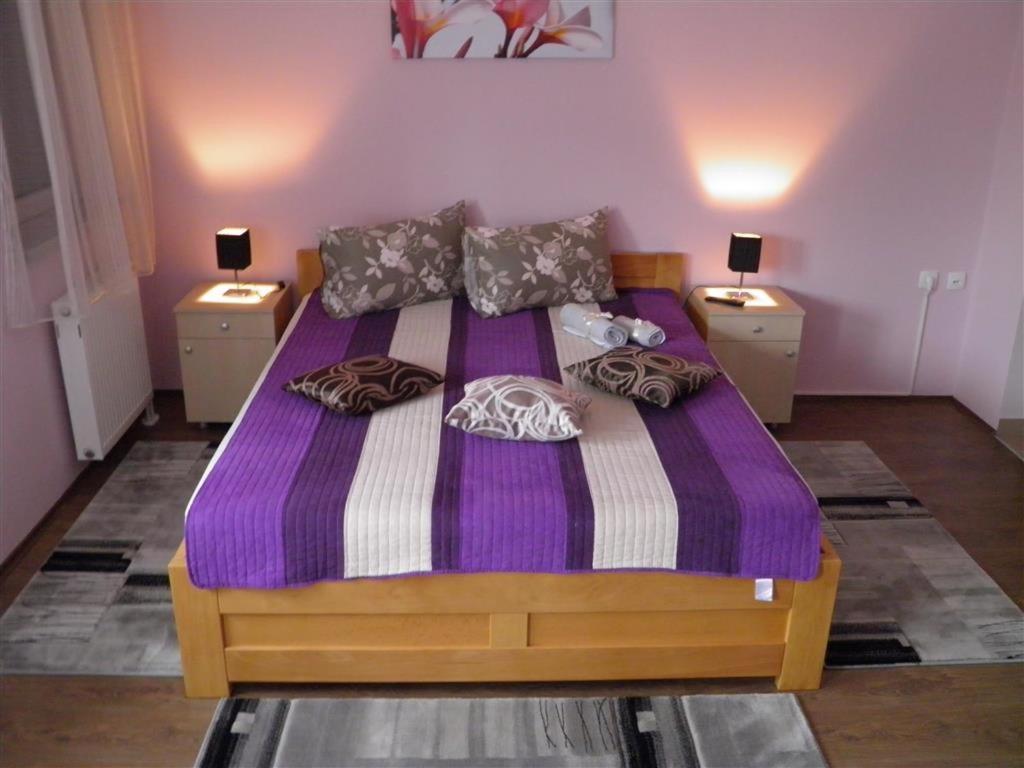 B&B Zmajevo Gnezdo 021 Sremska Kamenica Exteriör bild