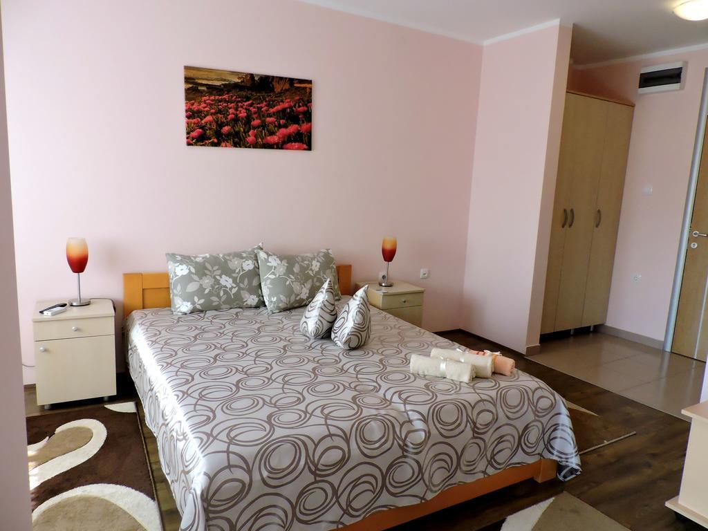 B&B Zmajevo Gnezdo 021 Sremska Kamenica Exteriör bild