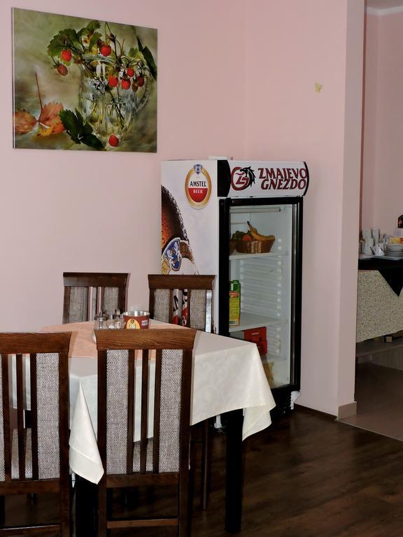 B&B Zmajevo Gnezdo 021 Sremska Kamenica Exteriör bild