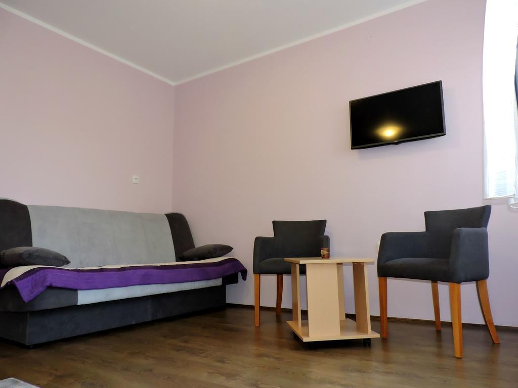 B&B Zmajevo Gnezdo 021 Sremska Kamenica Rum bild
