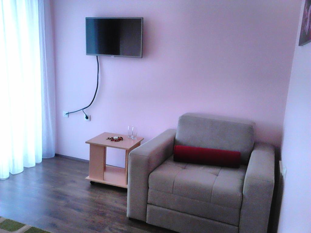B&B Zmajevo Gnezdo 021 Sremska Kamenica Exteriör bild