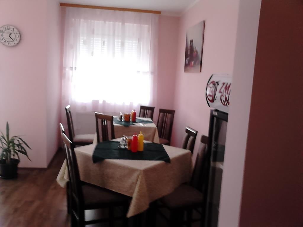 B&B Zmajevo Gnezdo 021 Sremska Kamenica Exteriör bild