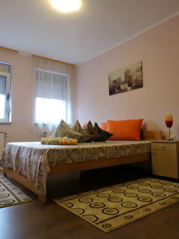 B&B Zmajevo Gnezdo 021 Sremska Kamenica Exteriör bild