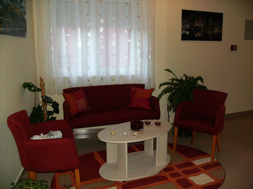B&B Zmajevo Gnezdo 021 Sremska Kamenica Exteriör bild