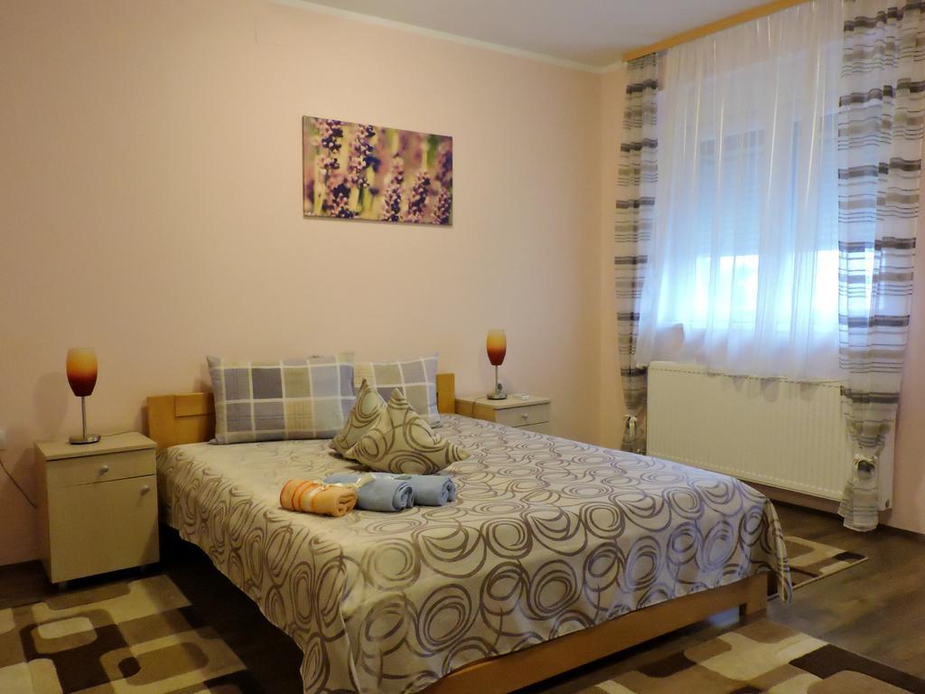 B&B Zmajevo Gnezdo 021 Sremska Kamenica Exteriör bild