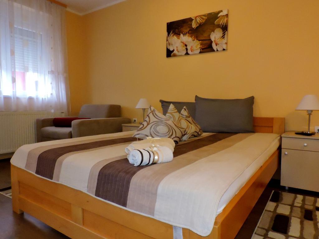 B&B Zmajevo Gnezdo 021 Sremska Kamenica Exteriör bild