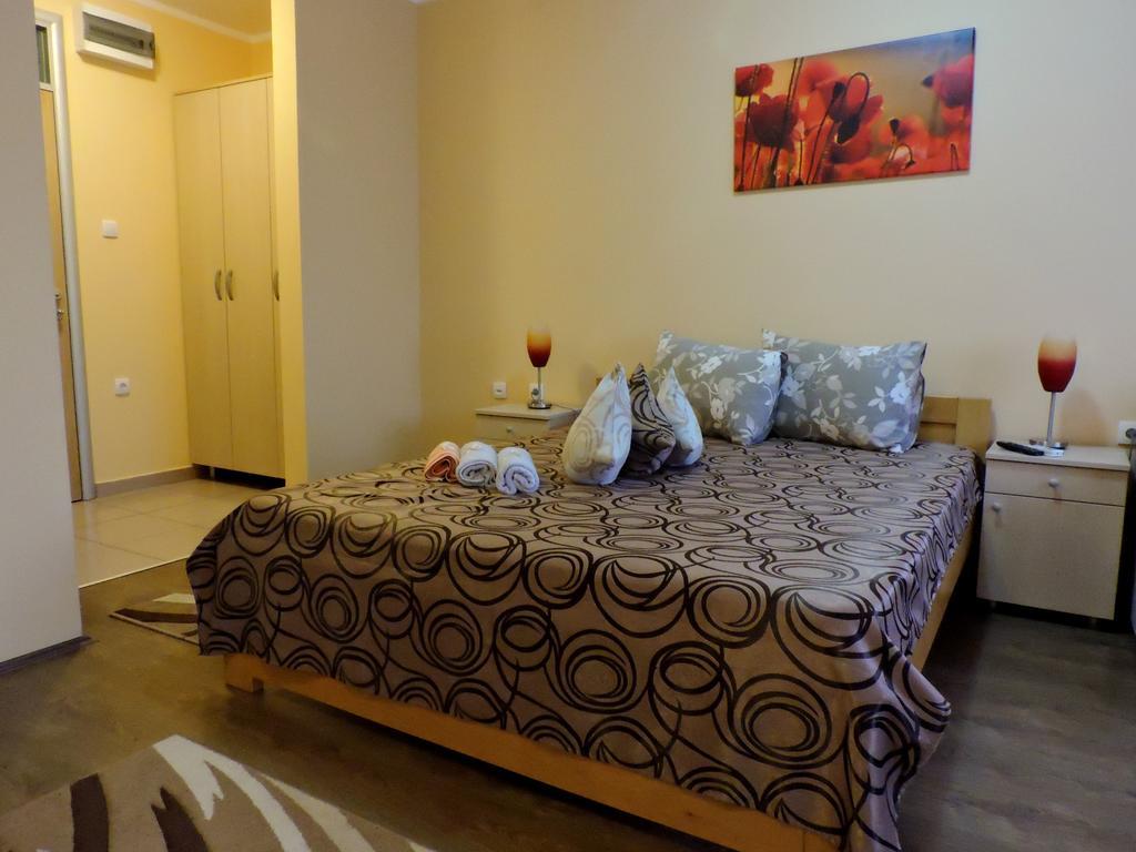 B&B Zmajevo Gnezdo 021 Sremska Kamenica Exteriör bild