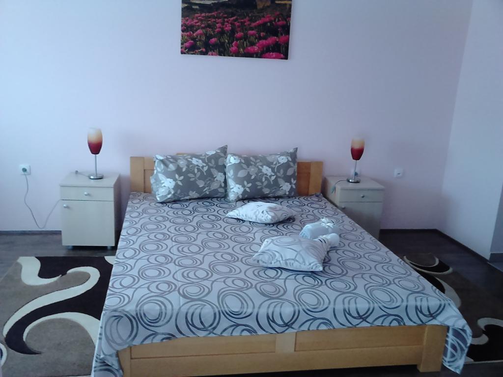 B&B Zmajevo Gnezdo 021 Sremska Kamenica Exteriör bild